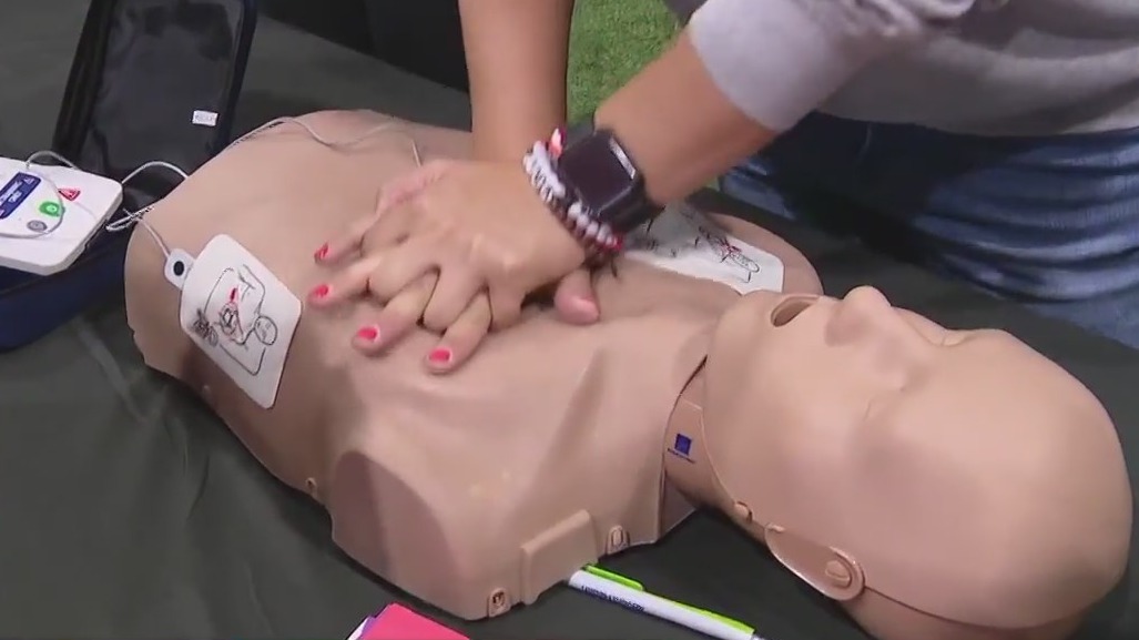 Bucs teams up with AdventHealth for CPR certification class