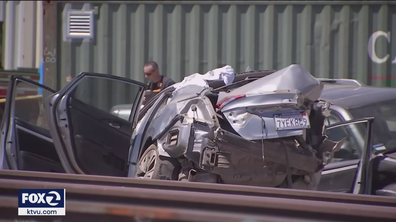 Oakland-bound Amtrak train crashes into car, under federal investigation
