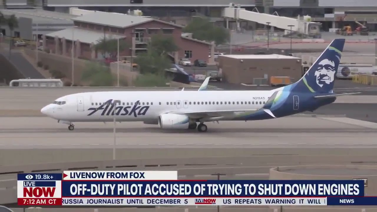 FAA: Off-duty pilot tried to shut down engines