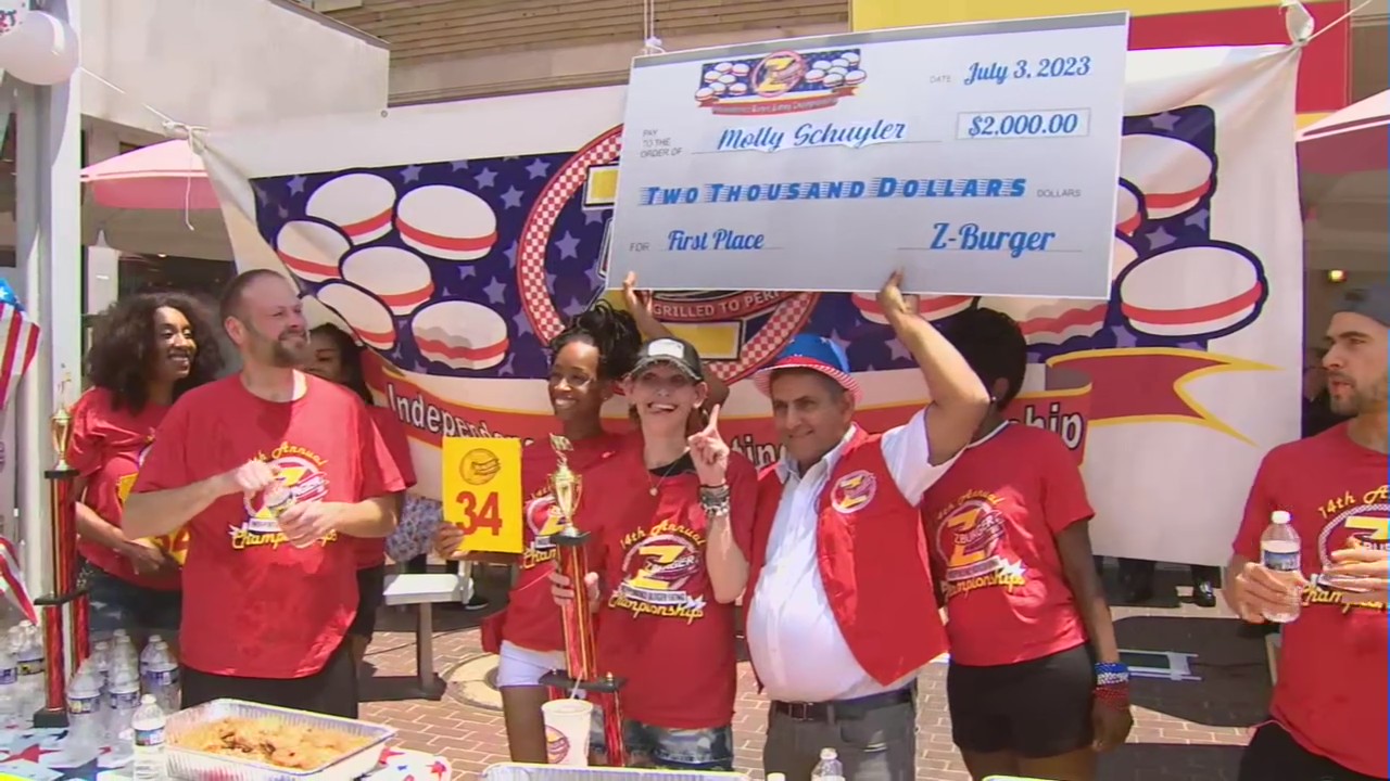 Molly Schuyler wins annual July Fourth Z-Burger eating contest