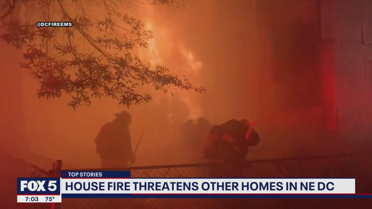 Heavy smoke, flames destroy vacant house in Northeast DC; 10 evacuated from home next door