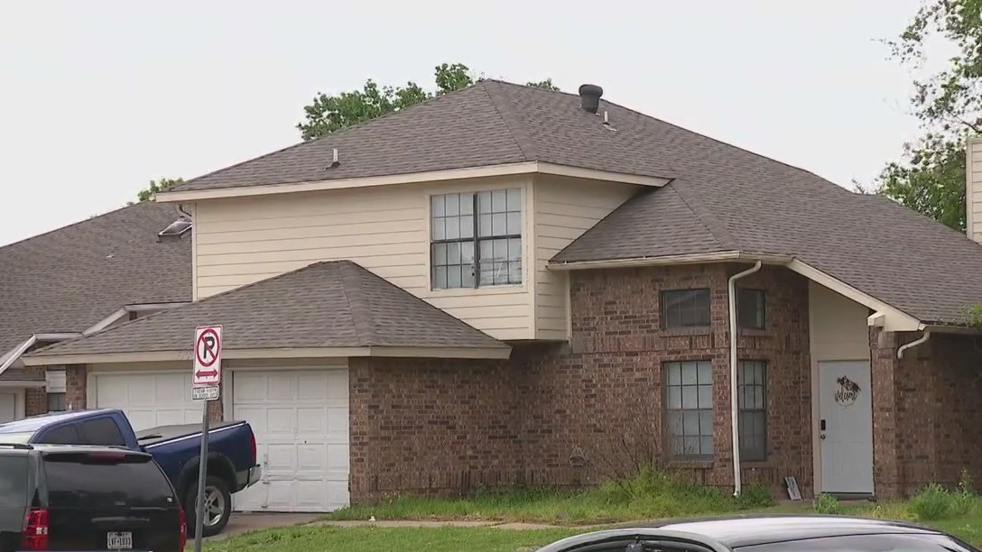 Arlington 2-year-old dies after shooting himself with sibling's gun, police say