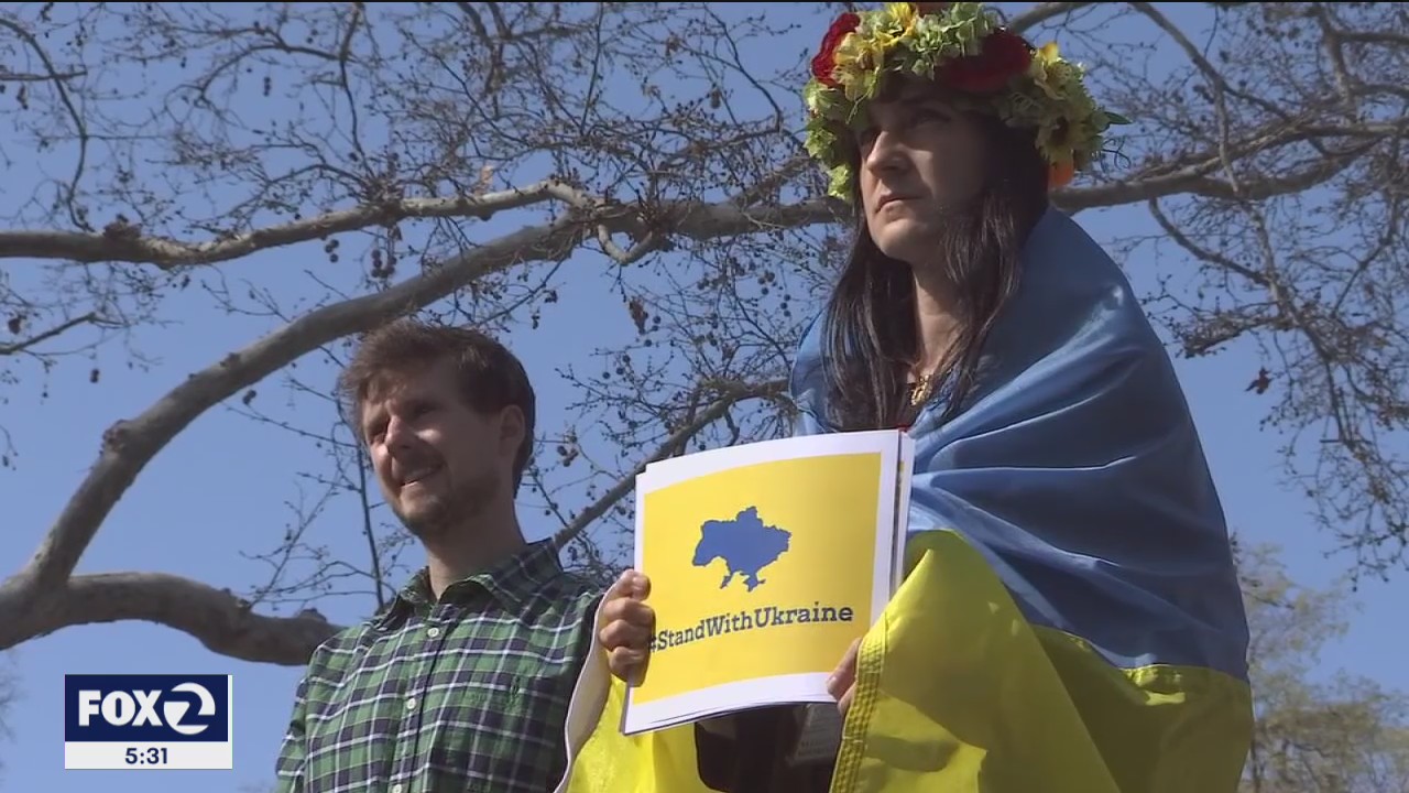 Stanford student groups hold rally in support of Ukraine