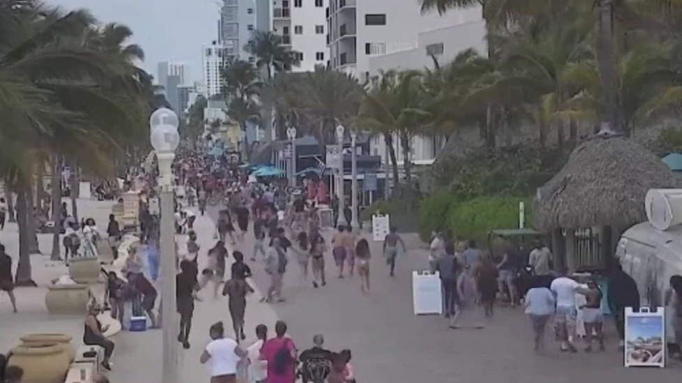 9 shot in Hollywood Beach, Florida