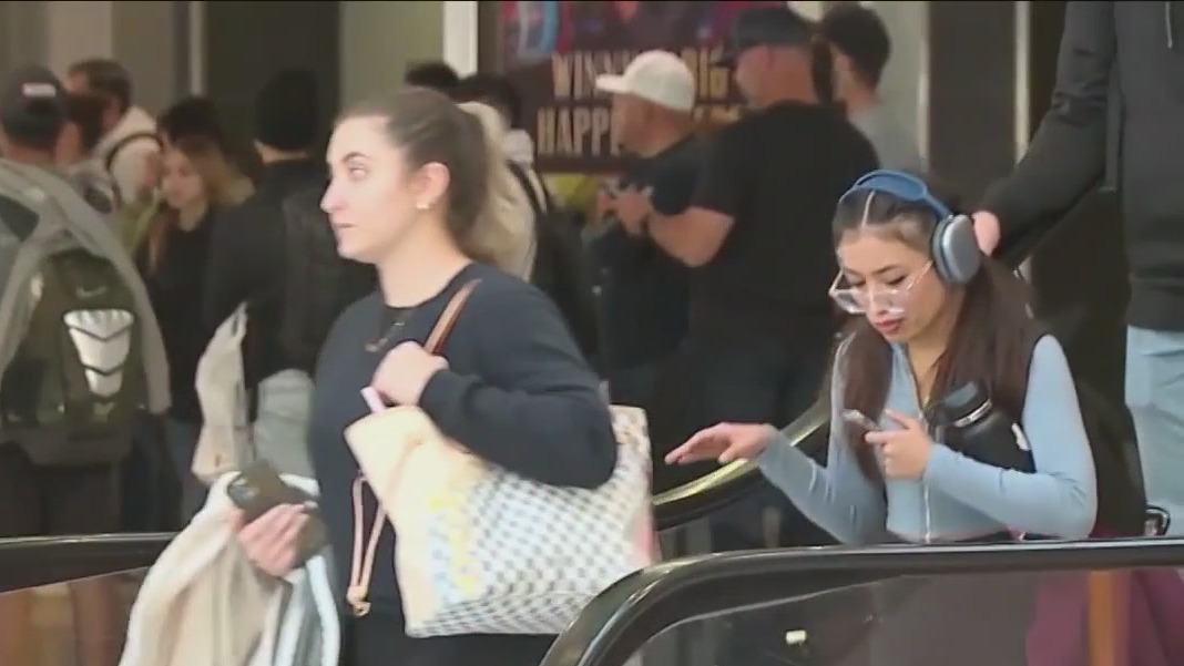 Amazon offers $25 flights to college students