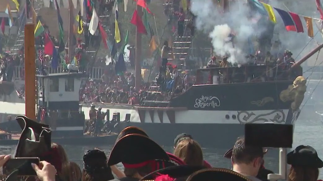 Gasparilla parade in Tampa excites spectators