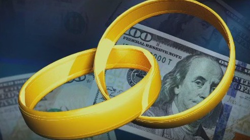 Study: Couples who combine their finances are happier