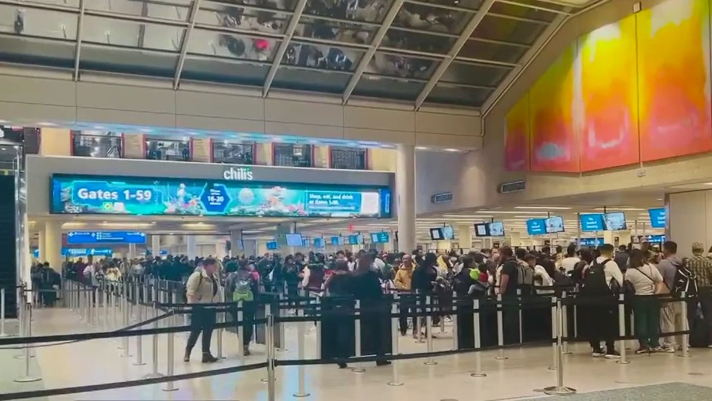 Orlando International Airport sees busy travel day ahead Christmas