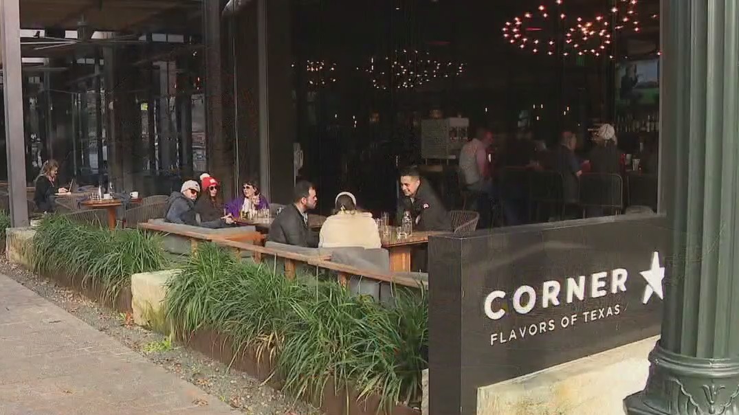 Austin residents spend Christmas downtown
