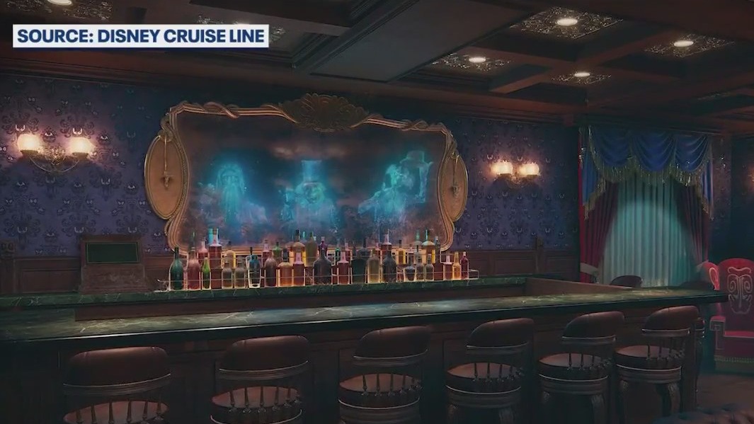 Disney ship bar themed after Haunted Mansion