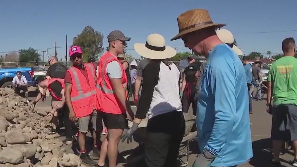 AZ church volunteers work to ease homeless crisis