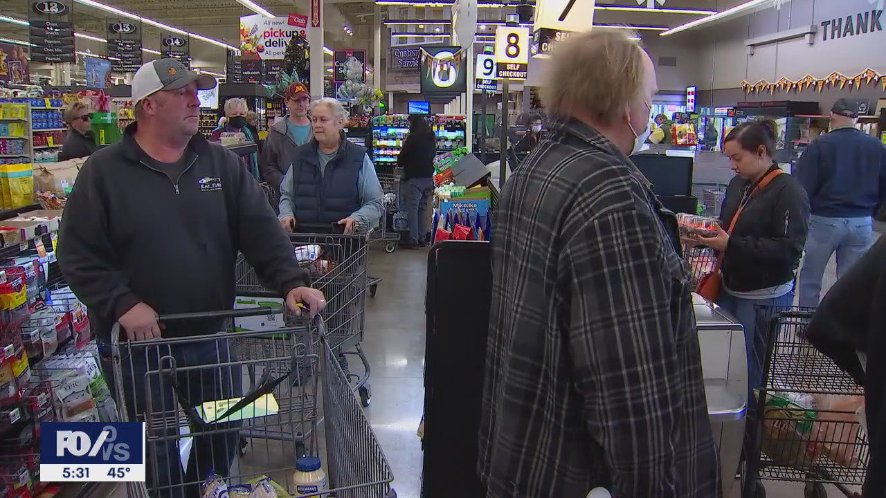 Shoppers pack grocery stores for last-minute shopping ahead of Thanksgiving