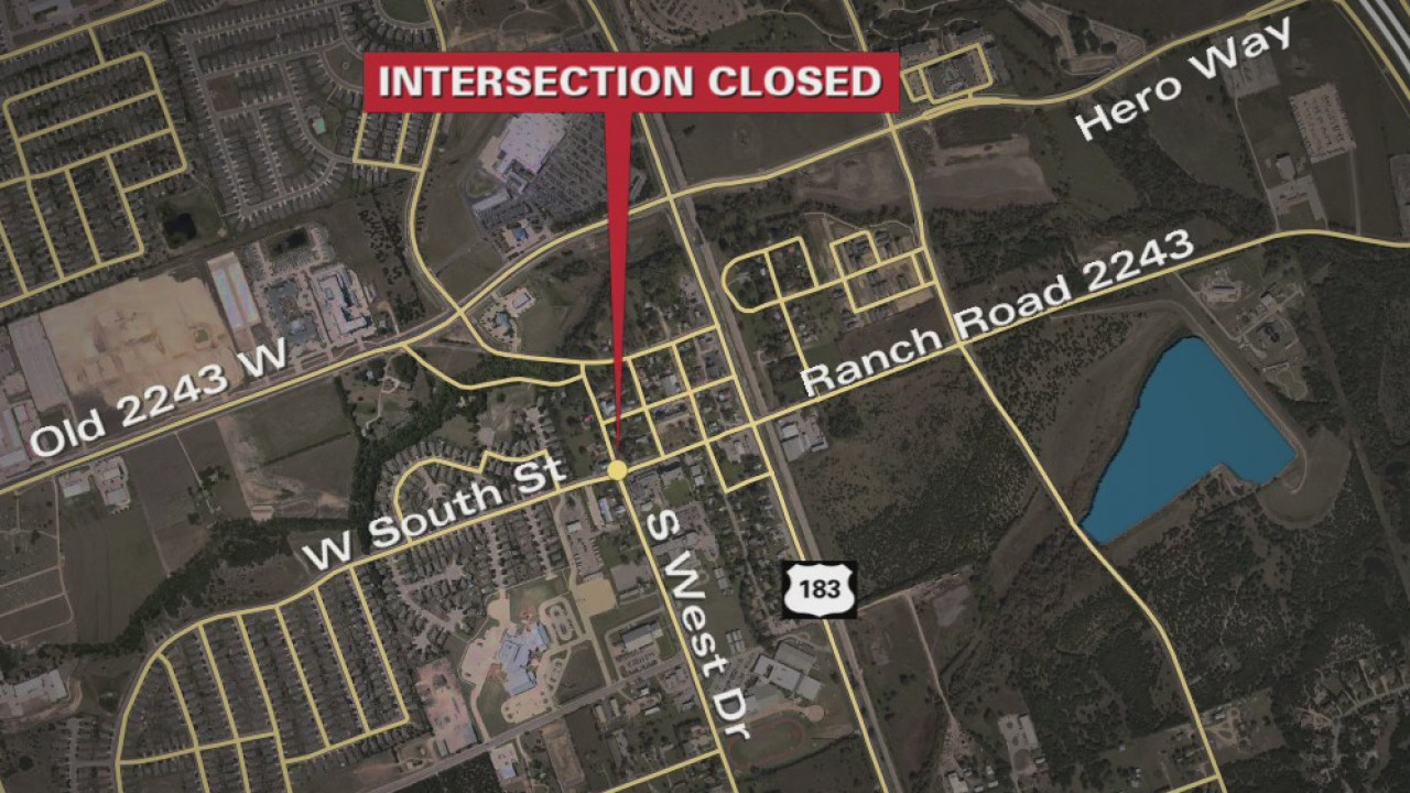 Water main break shuts down intersection in Leander