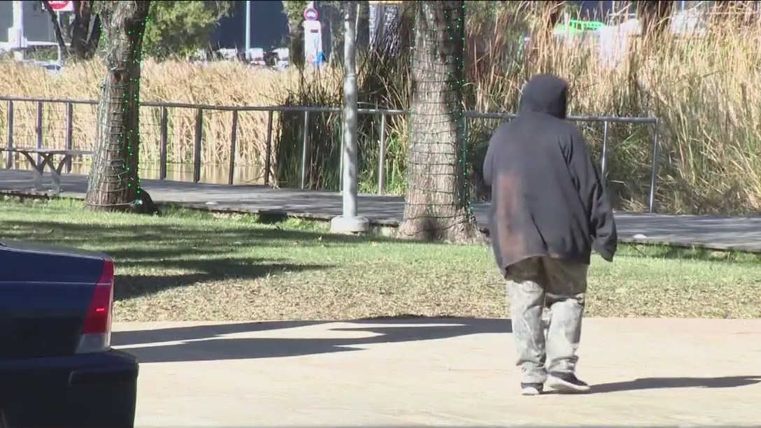Hundreds fill Houston warming centers