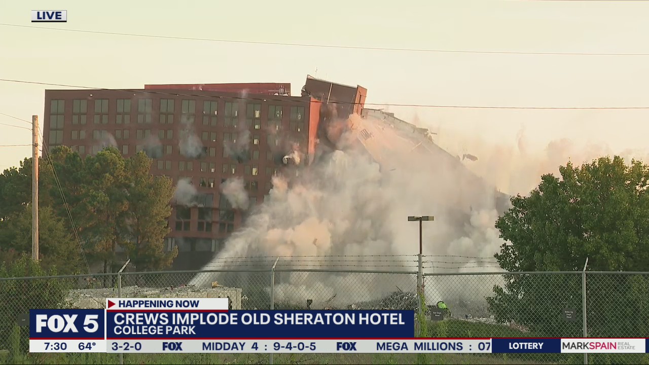 Kaitlyn and Todd view the Sheraton hotel implosion