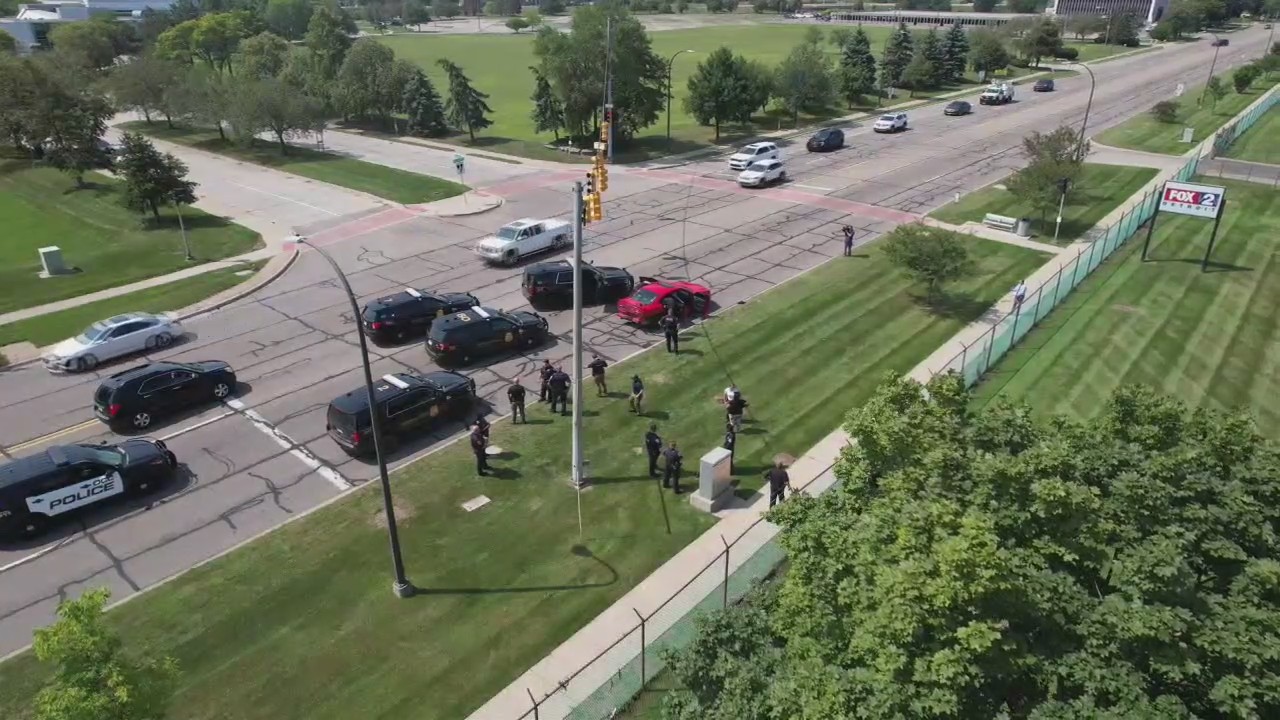 Southfield chase after shooting ends in front of FOX 2 News