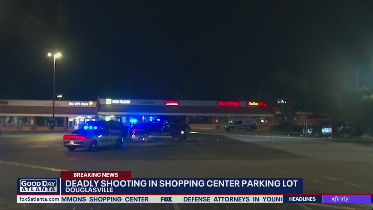 Man shot to death in Douglasville shopping center parking lot