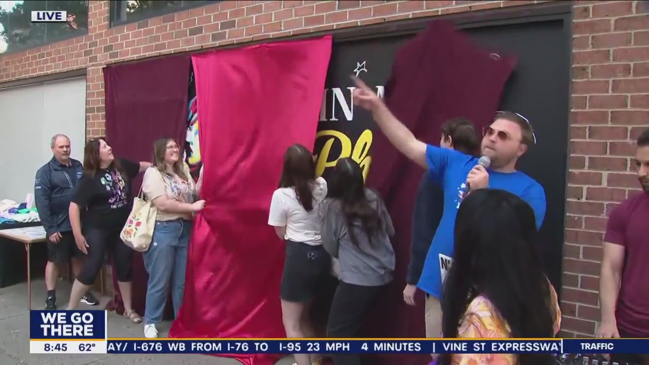 Taylor Swift mural unveiled in Philadelphia