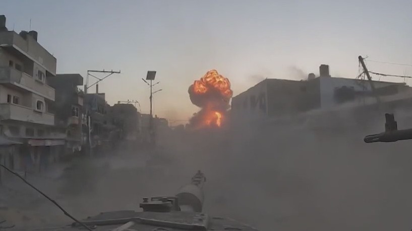 Israeli forces deep in Gaza as civilians flee