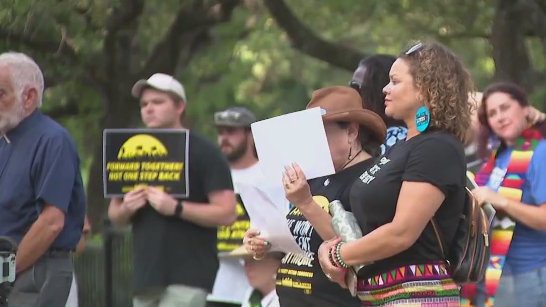 Protests downtown while Abbott in Georgetown