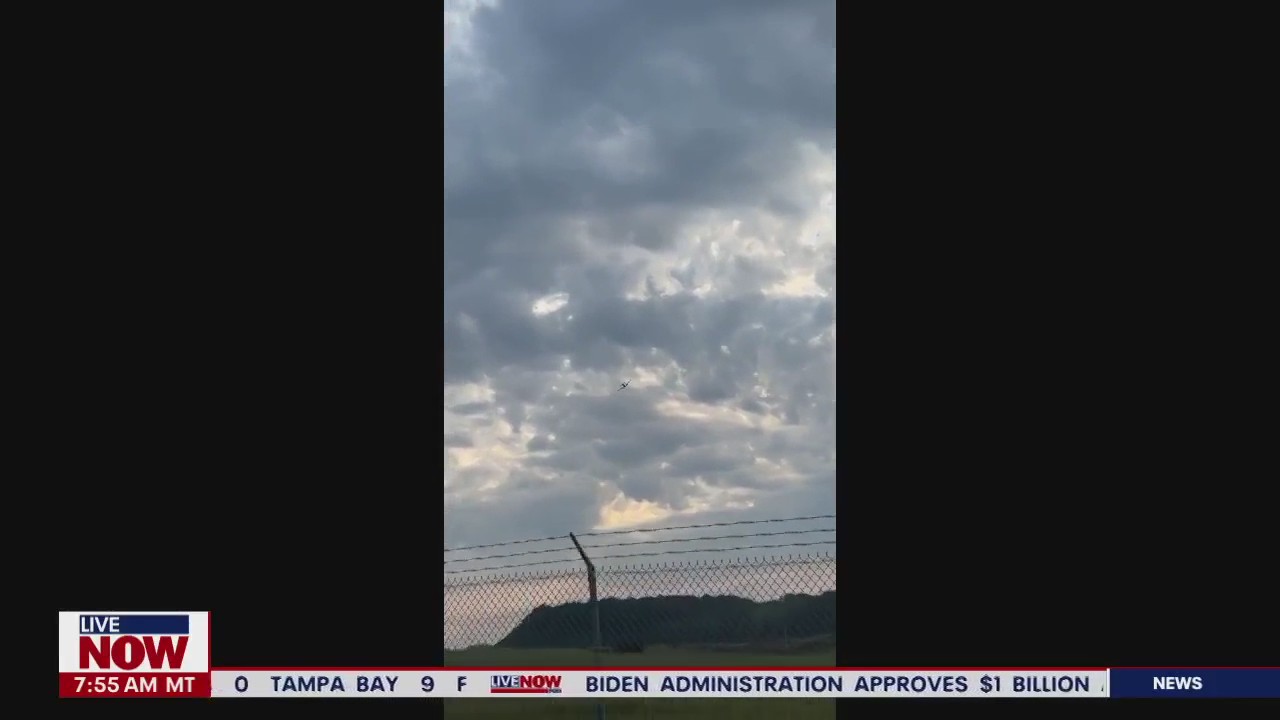 Man flying stolen plane threatens to crash into Mississippi store