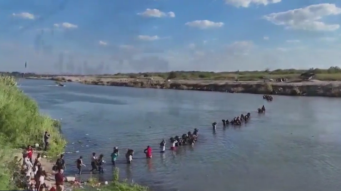 Crisis as thousands surge to US-Mexico border