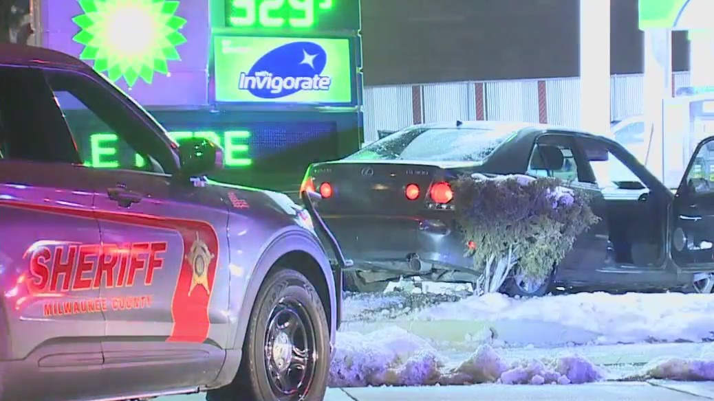 Police chase, crash in West Allis