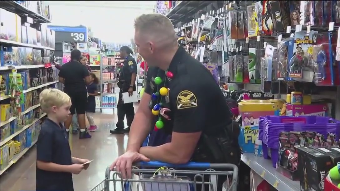 'Shop with a Cop' in St. Pete