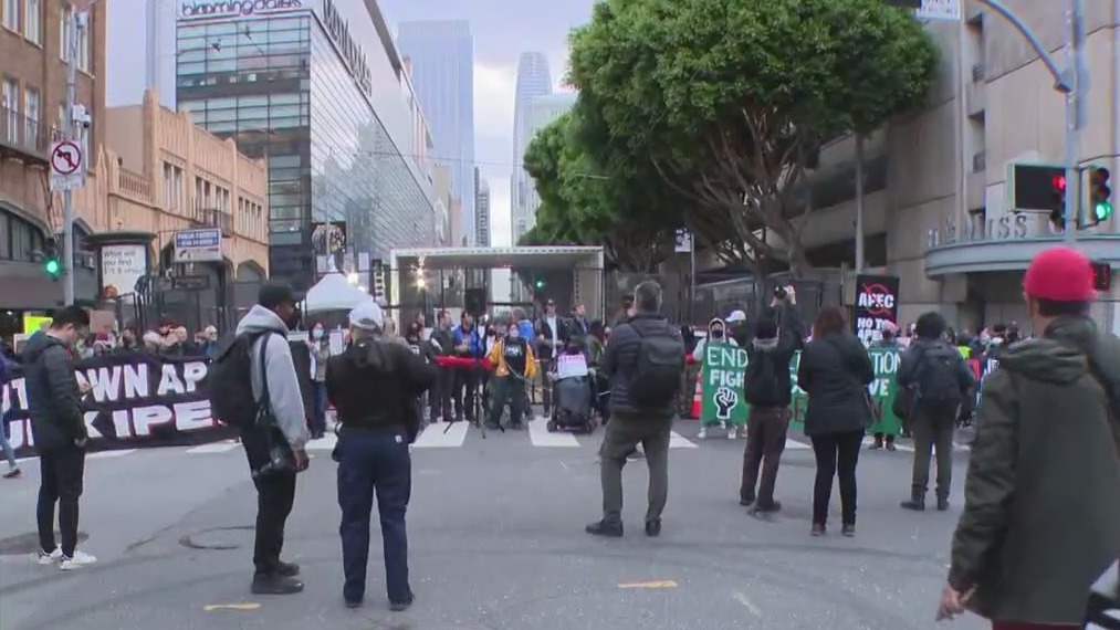Hundreds of 'No on APEC protesters gather in San Francisco