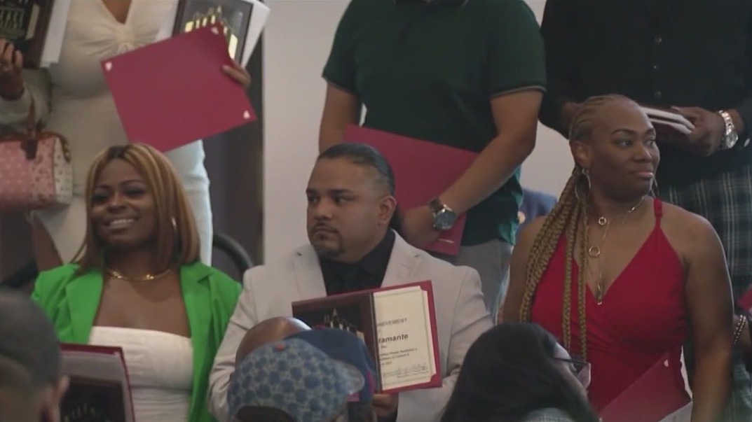 60 outreach workers, case managers join efforts to disrupt violence in Chicago