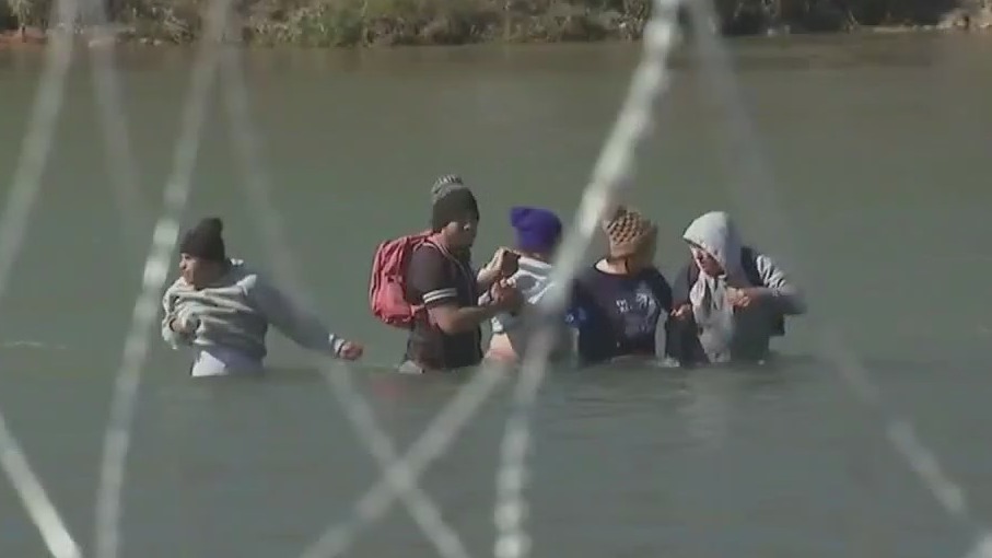 Senators close to deal on border revamp