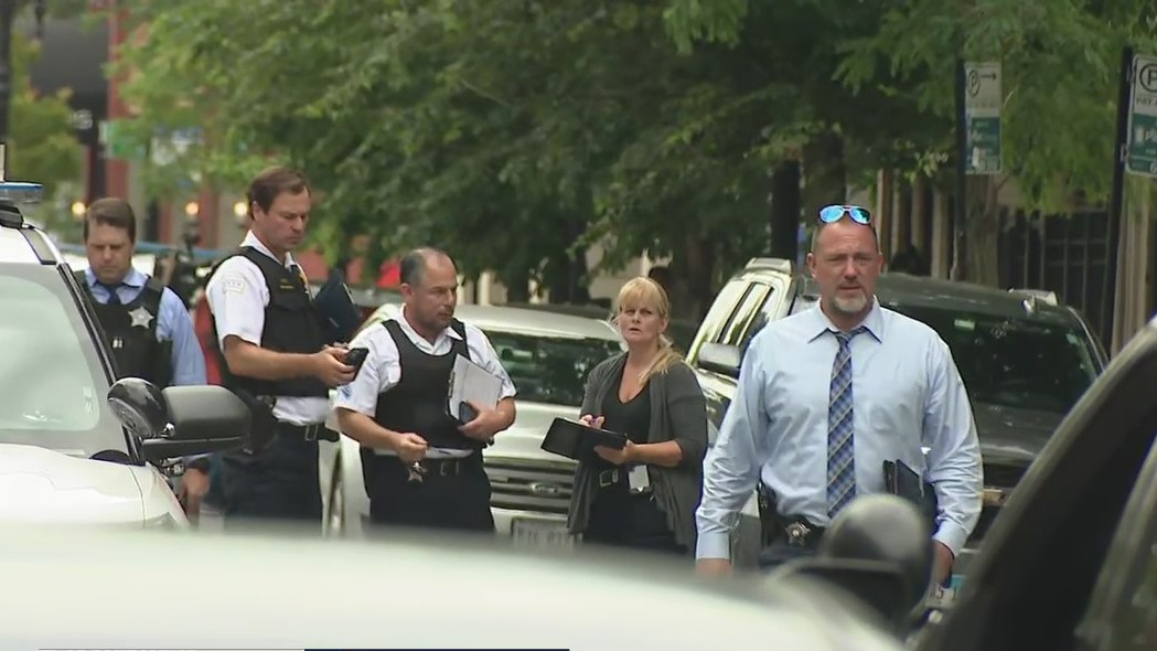 Chicago police officer shot on Near West Side