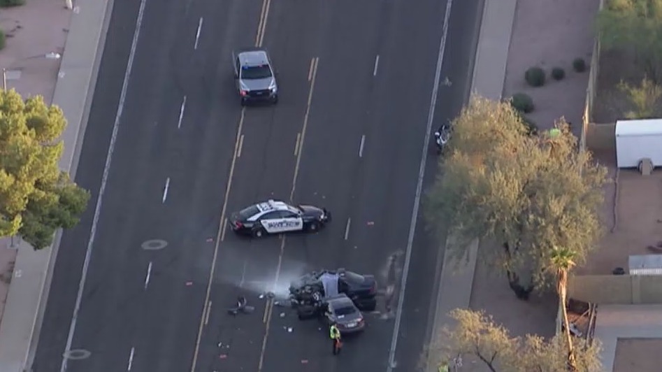 Mesa Police investigating 4-car crash that left a person dead