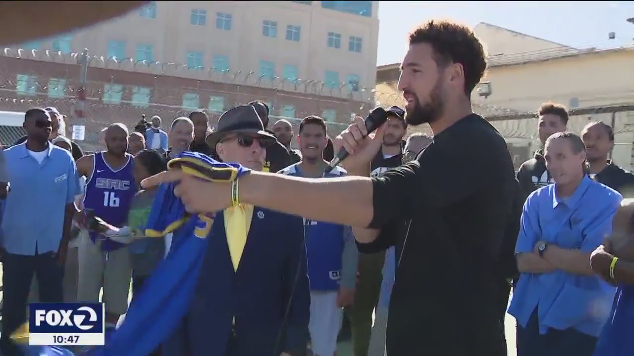Basketball battle behind bars: Warriors vs. San Quentin