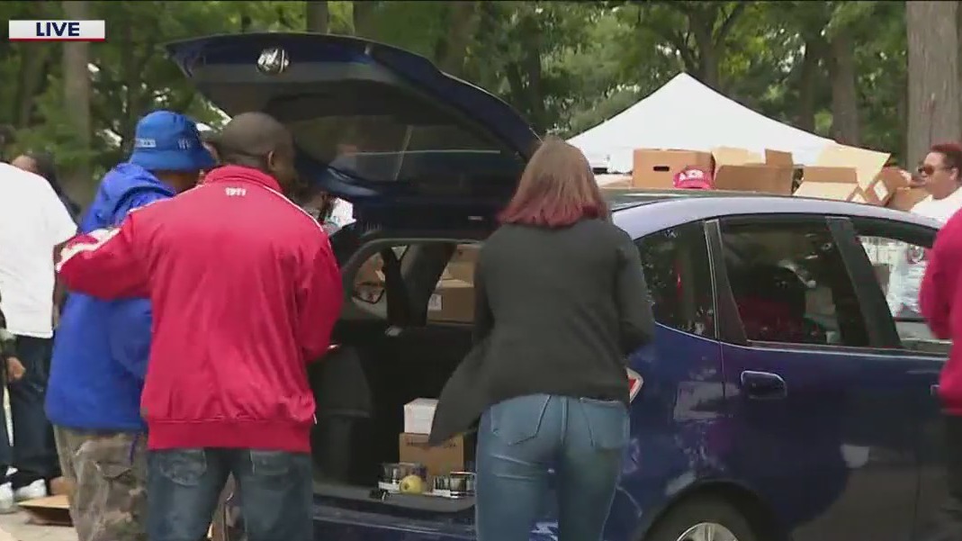 1,000 families in Aurora receive free groceries in honor of Juneteenth