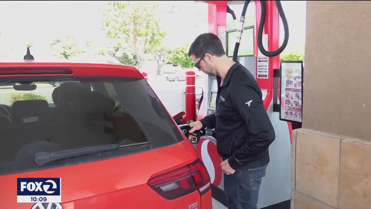 Californians travel as gas prices fall