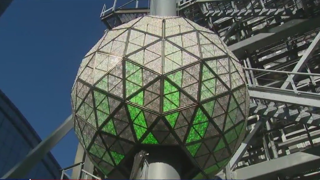 Final preparations underway for New Year's Eve celebration in Times Square