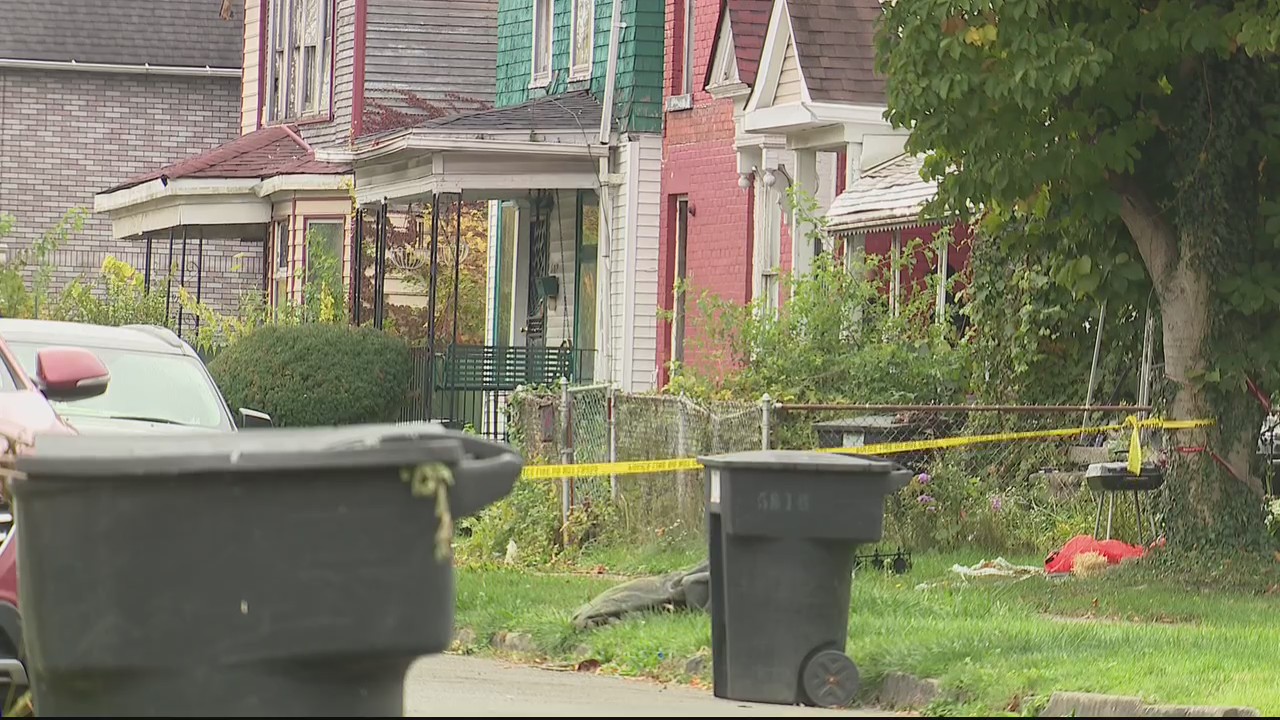 Man killed while breaking into girlfriend's Detroit home