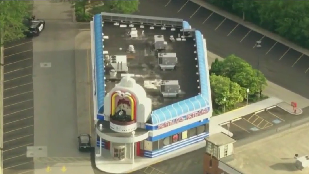 Standoff reported at Portillo's in Elmhurst