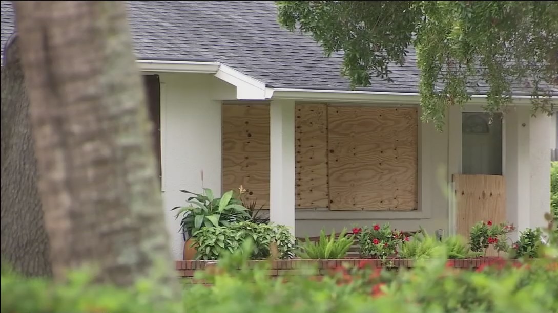 Pinellas County makes last-minute preparations for Ian