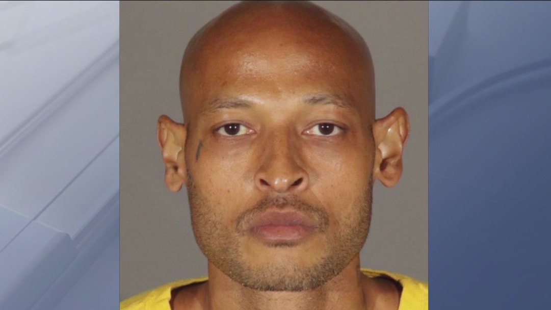 Glendale man arrested for alleged peeping