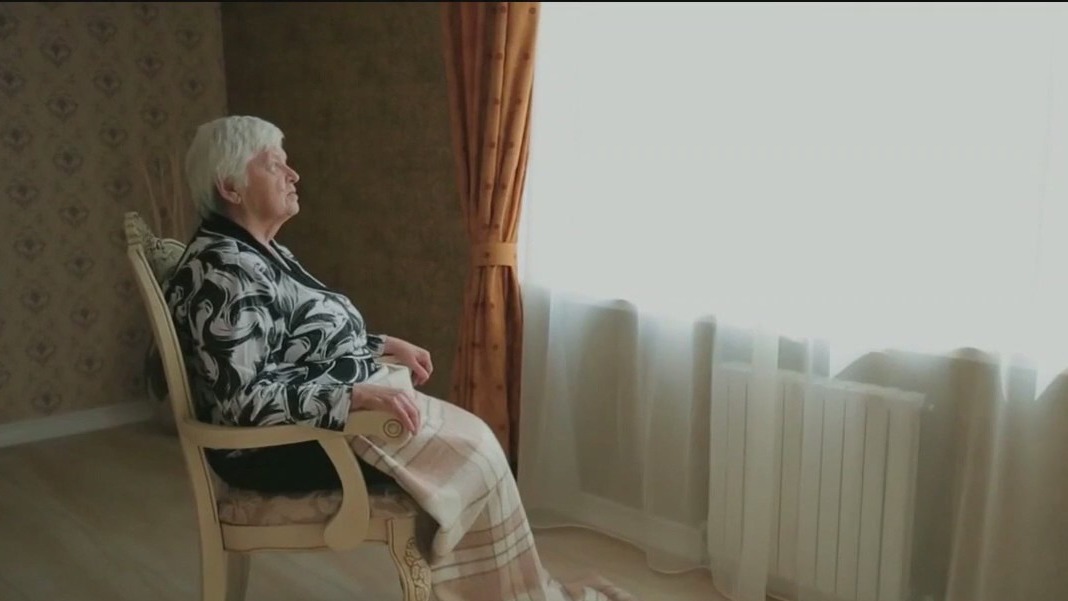 U.S. Surgeon General says loneliness impacts physical & mental health in new report