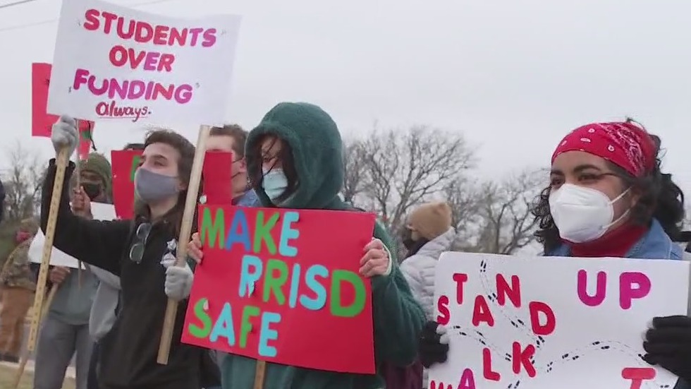 Round Rock ISD students hold walkout protest for improved COVID-19 protocols