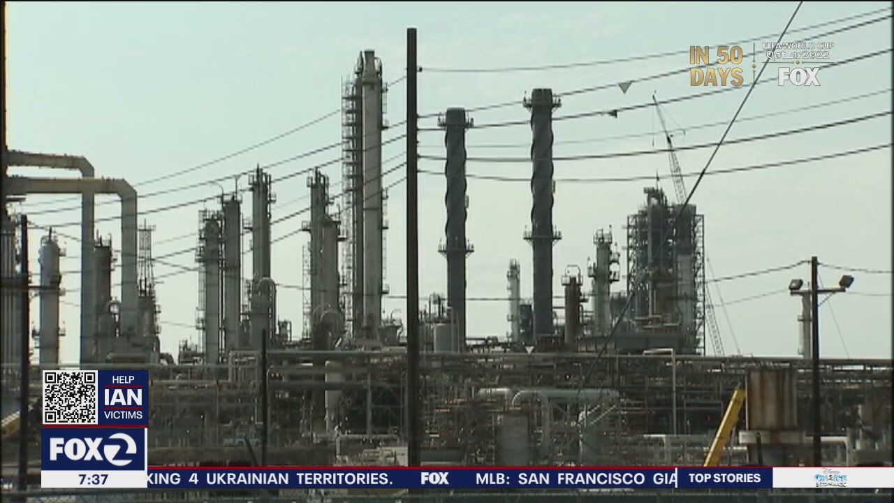 Gas prices are rising as crude oil prices fall