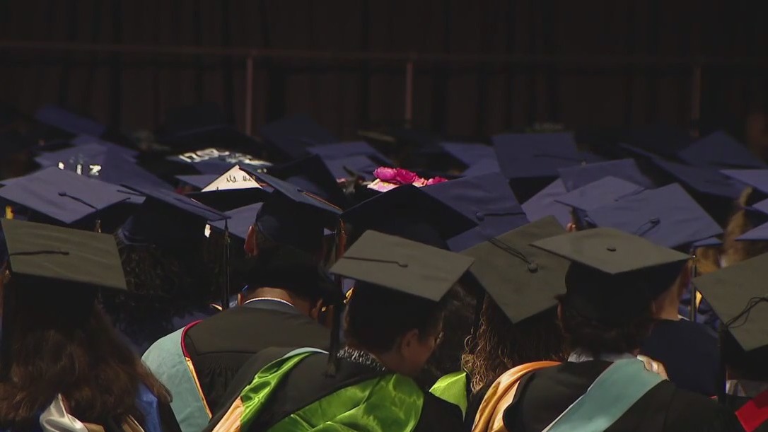 Labor market outlook encouraging for spring college graduates