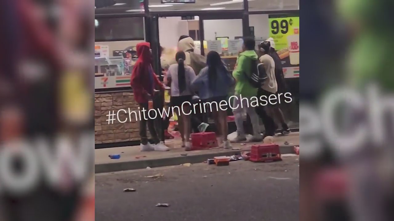 Shocking videos show teens looting, causing chaos in Chicago
