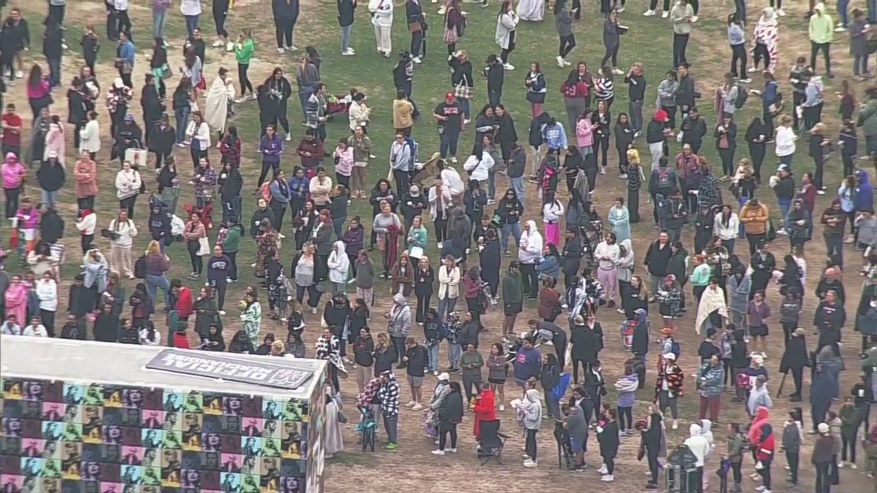 Taylor Swift fans line up for merchandise at AT&T Stadium