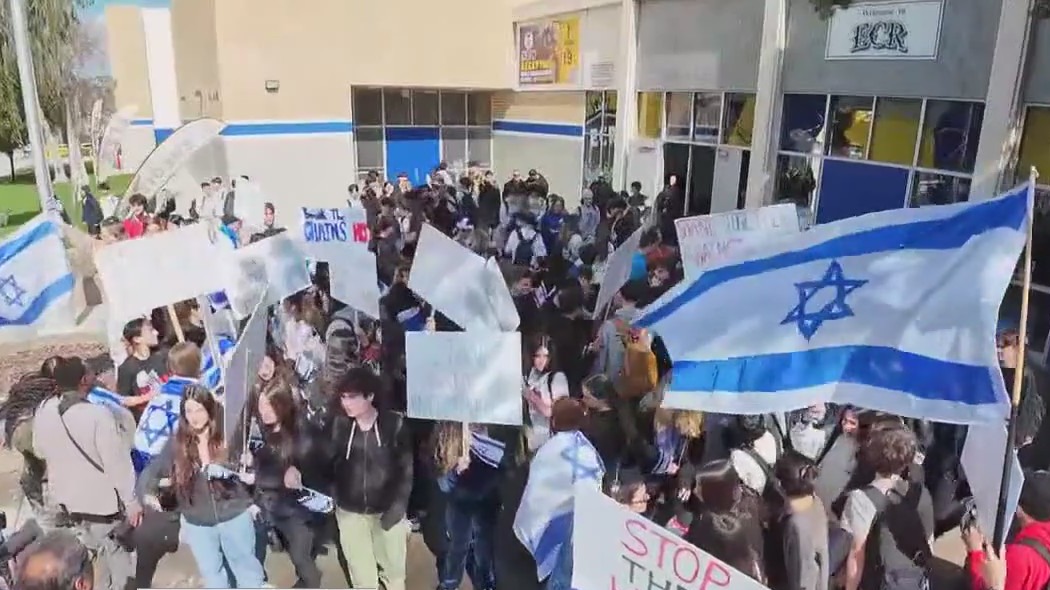 Woodland Hills students protest antisemitism