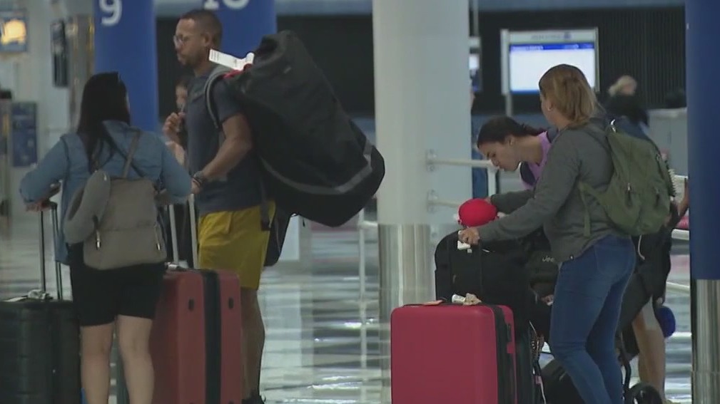 Travelers from Florida arrive at O'Hare