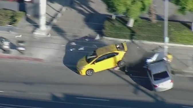 Mid-City police chase ends in collision with parked car, one injury